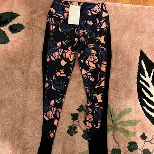 The free yoga leggings